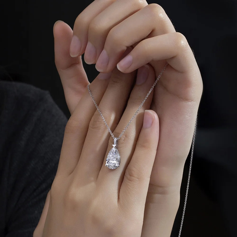 The Teardrop 18K Gold Lab Grown Diamond Solitaire Pendant